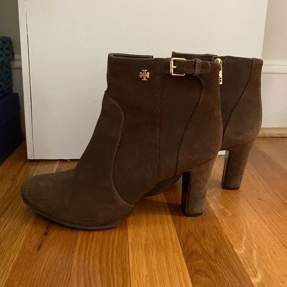 Tory Burch Brown Milan Suede Heeled Ankle Bootie - Picture 4 of 8